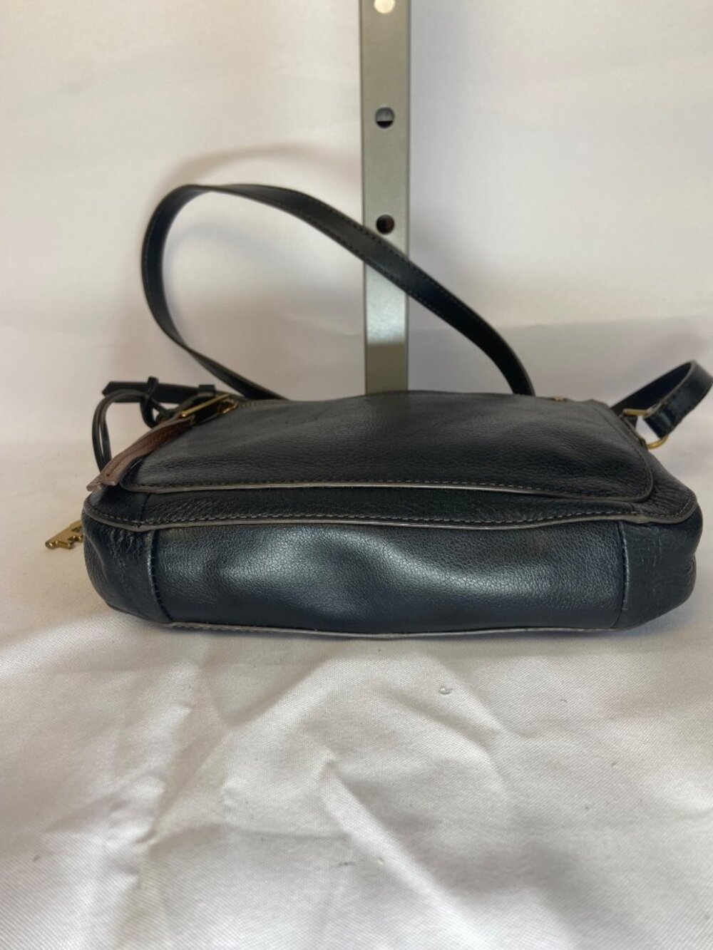 Vintage Fossil Black Pebbled Leather Crossbody Bag Brass Hardware Zip Purse - Picture 6 of 16